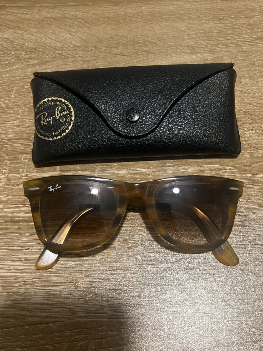 Vintage Ray-Ban Women's Tortoiseshell Brown Wayfarer Sunglasses - Picture 4 of 4